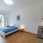 Rentplanet - Na Grobli *